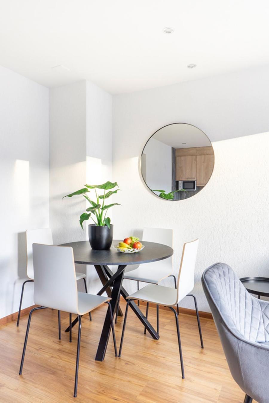 Special Picco Picasso Apartment Basel, Bahnhof Grossbasel 10-Star Buitenkant foto